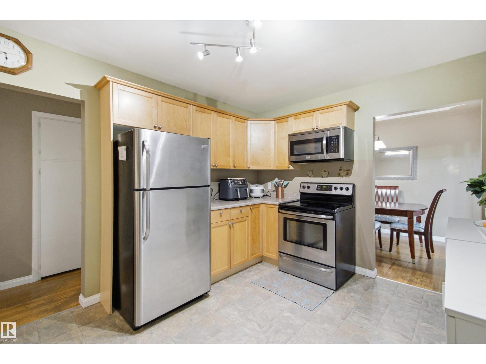 15933 95 Av Nw Property Photo 14