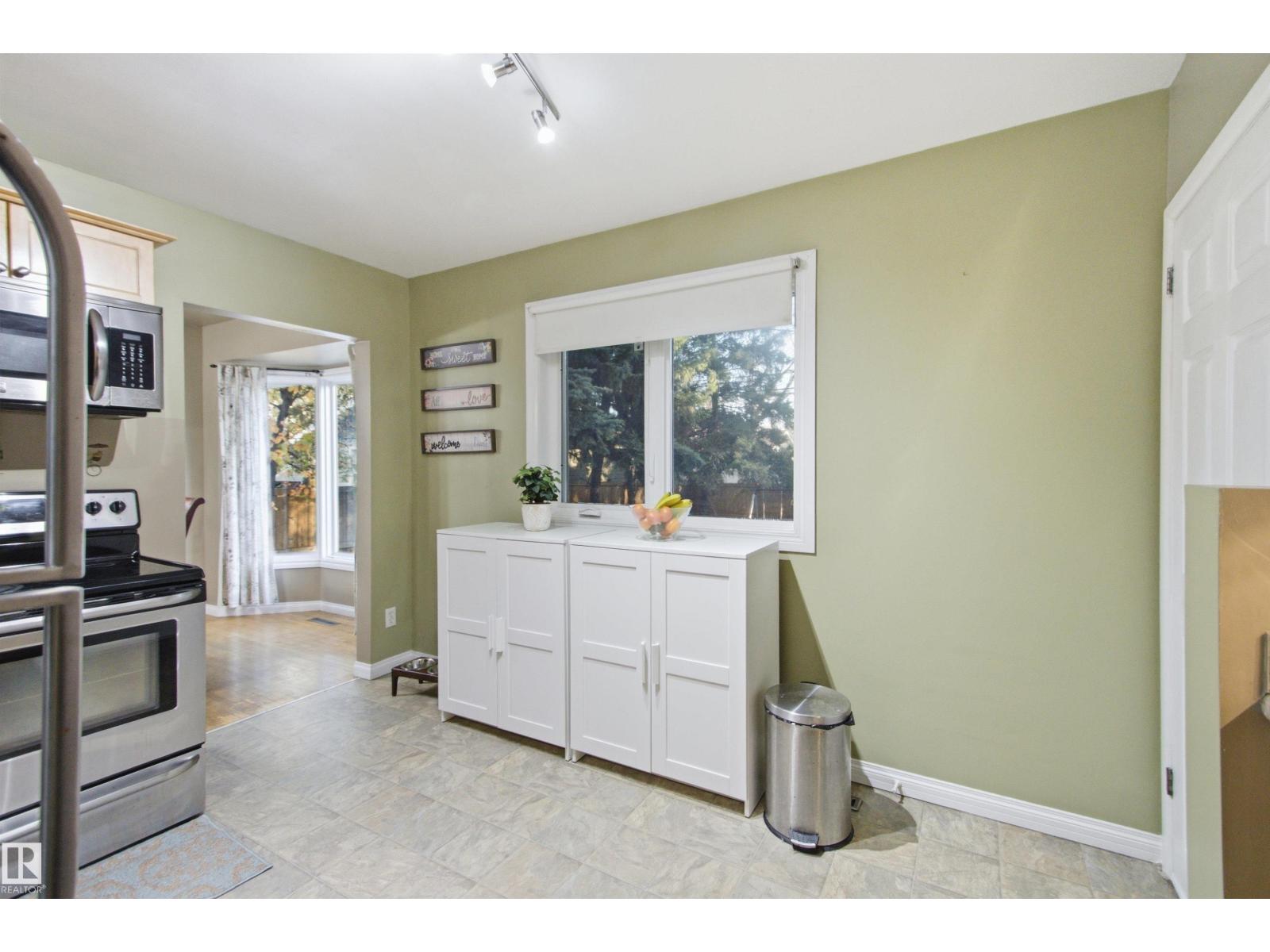 15933 95 Av Nw Property Photo 15