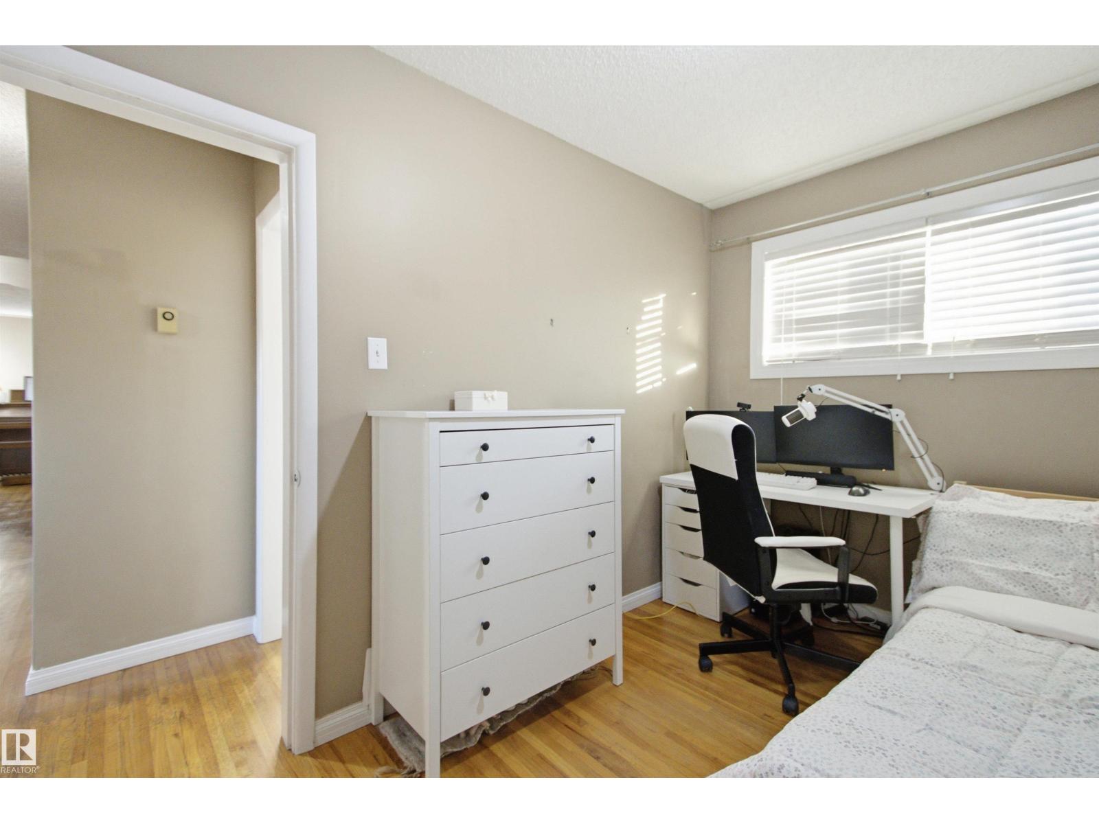15933 95 Av Nw Property Photo 18