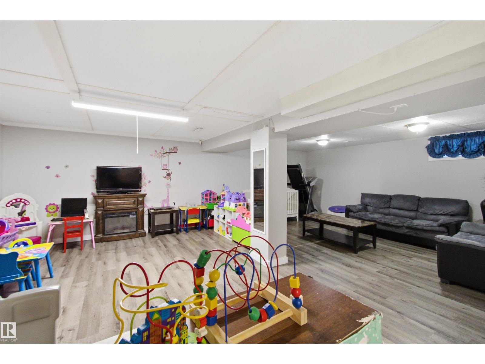 15933 95 Av Nw Property Photo 25