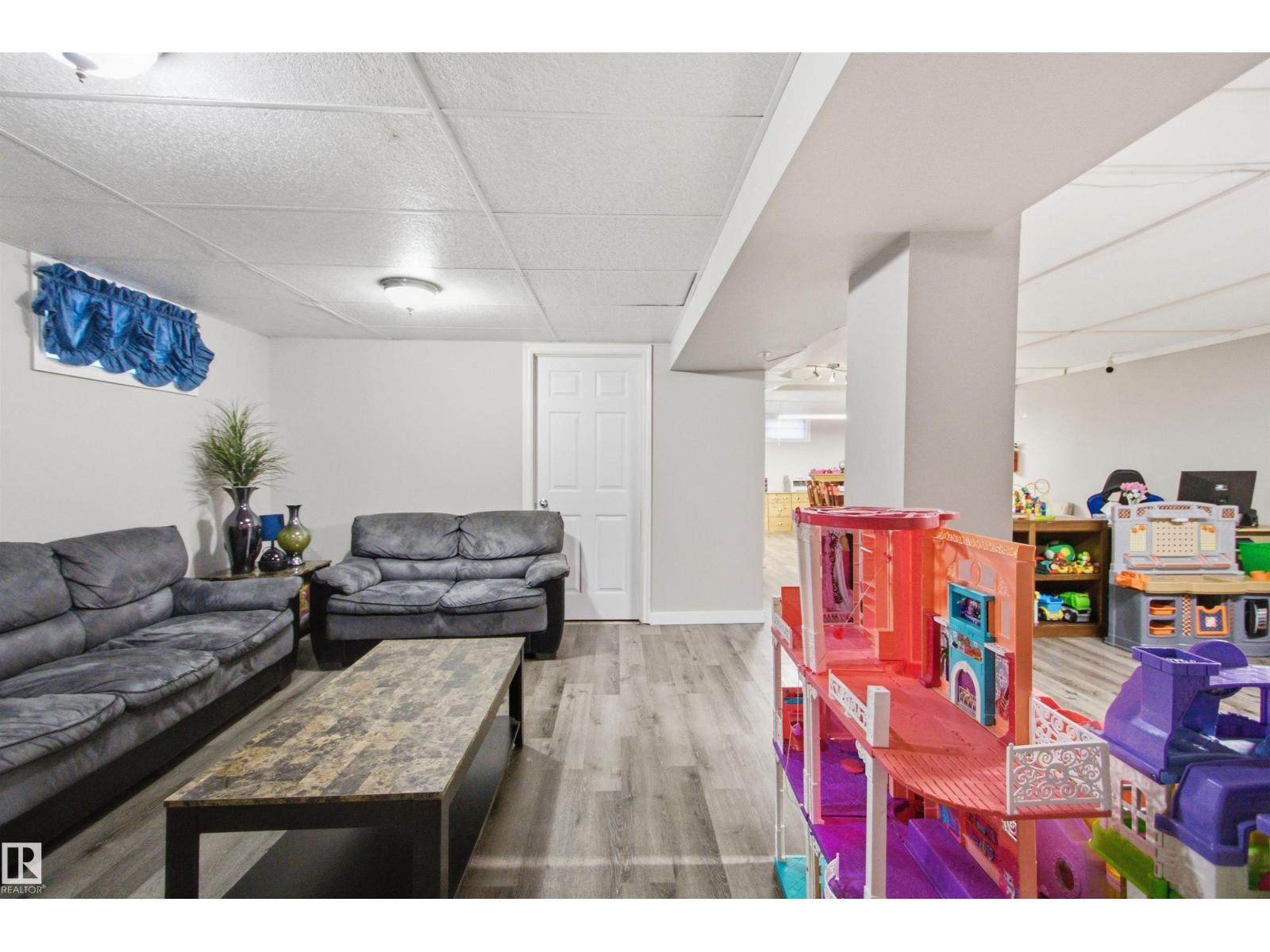 15933 95 Av Nw Property Photo 26