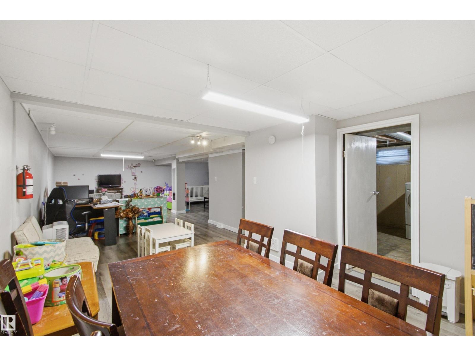 15933 95 Av Nw Property Photo 28