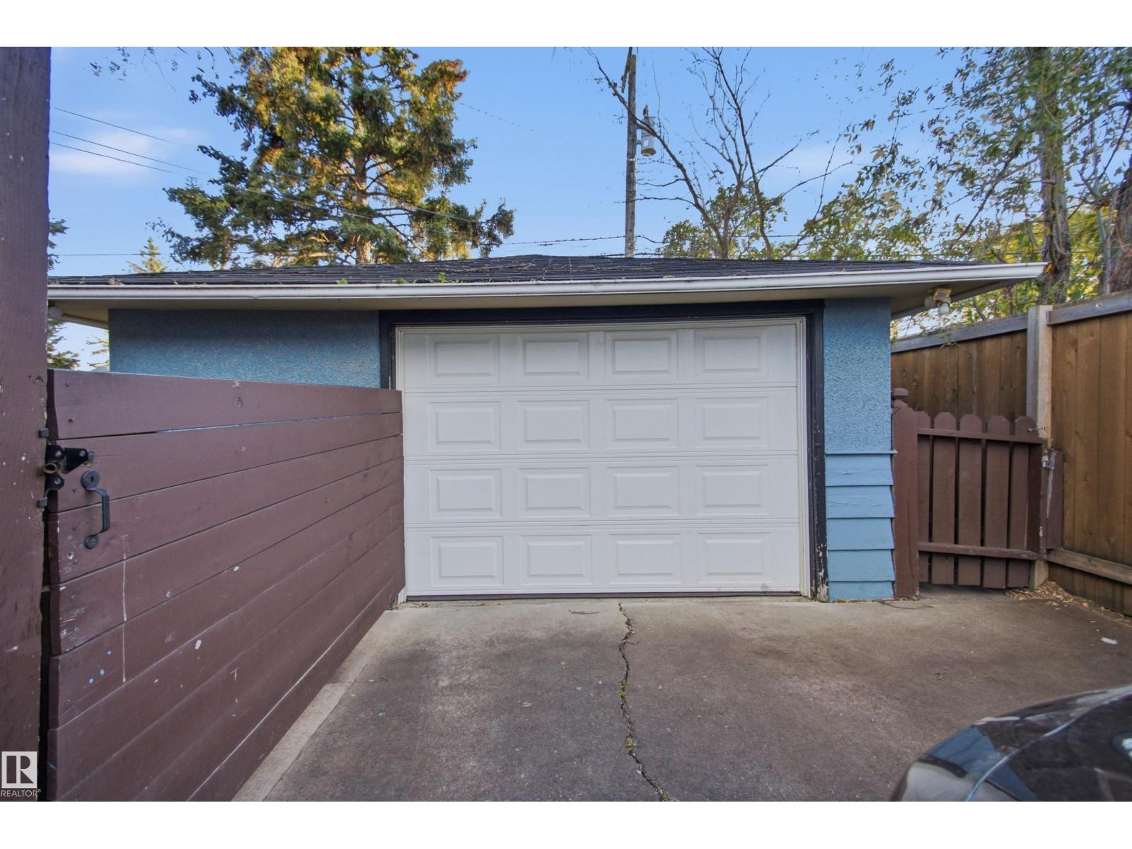 15933 95 Av Nw Property Photo 37