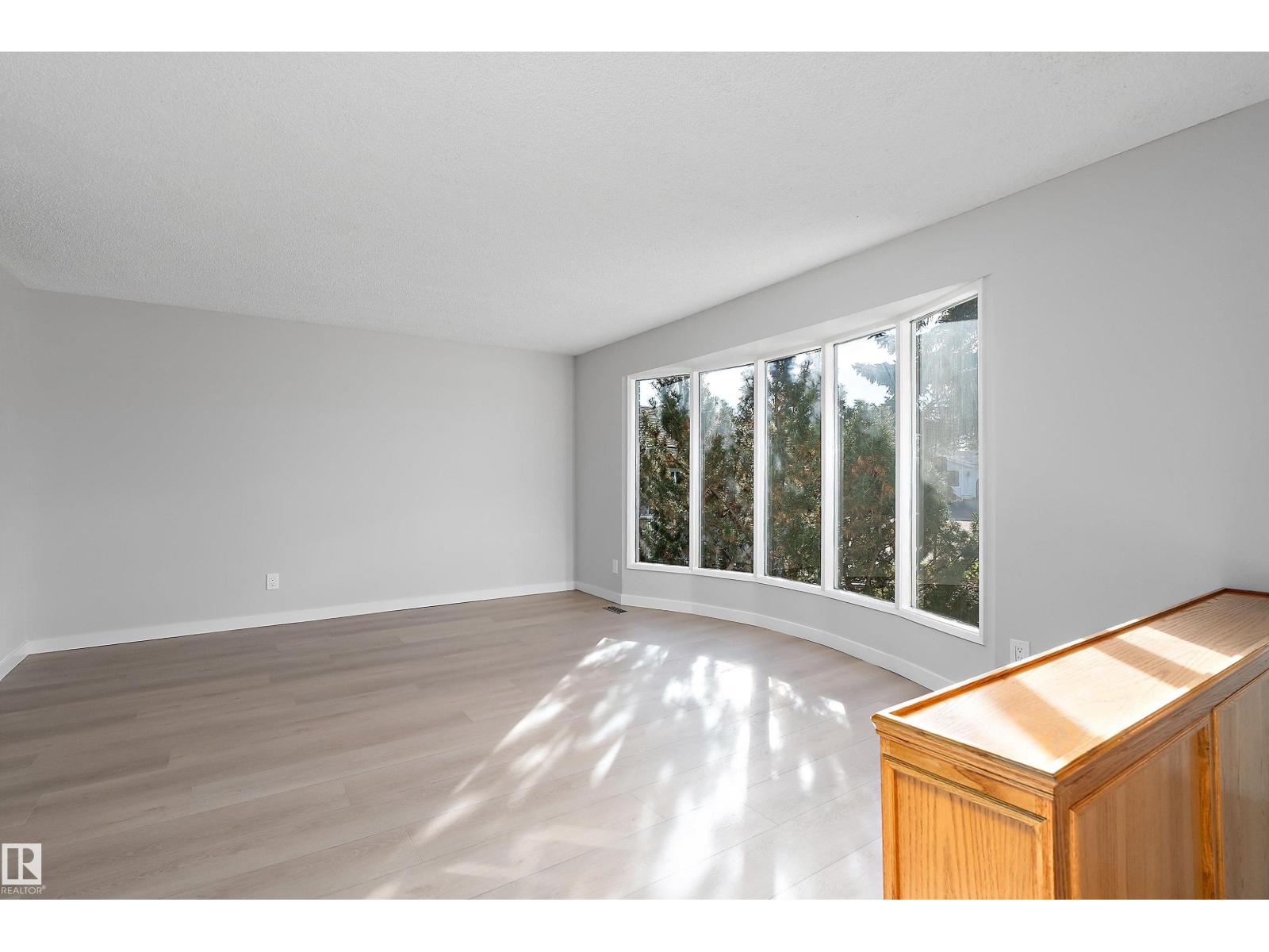 10928 34a Av Nw Property Photo 4