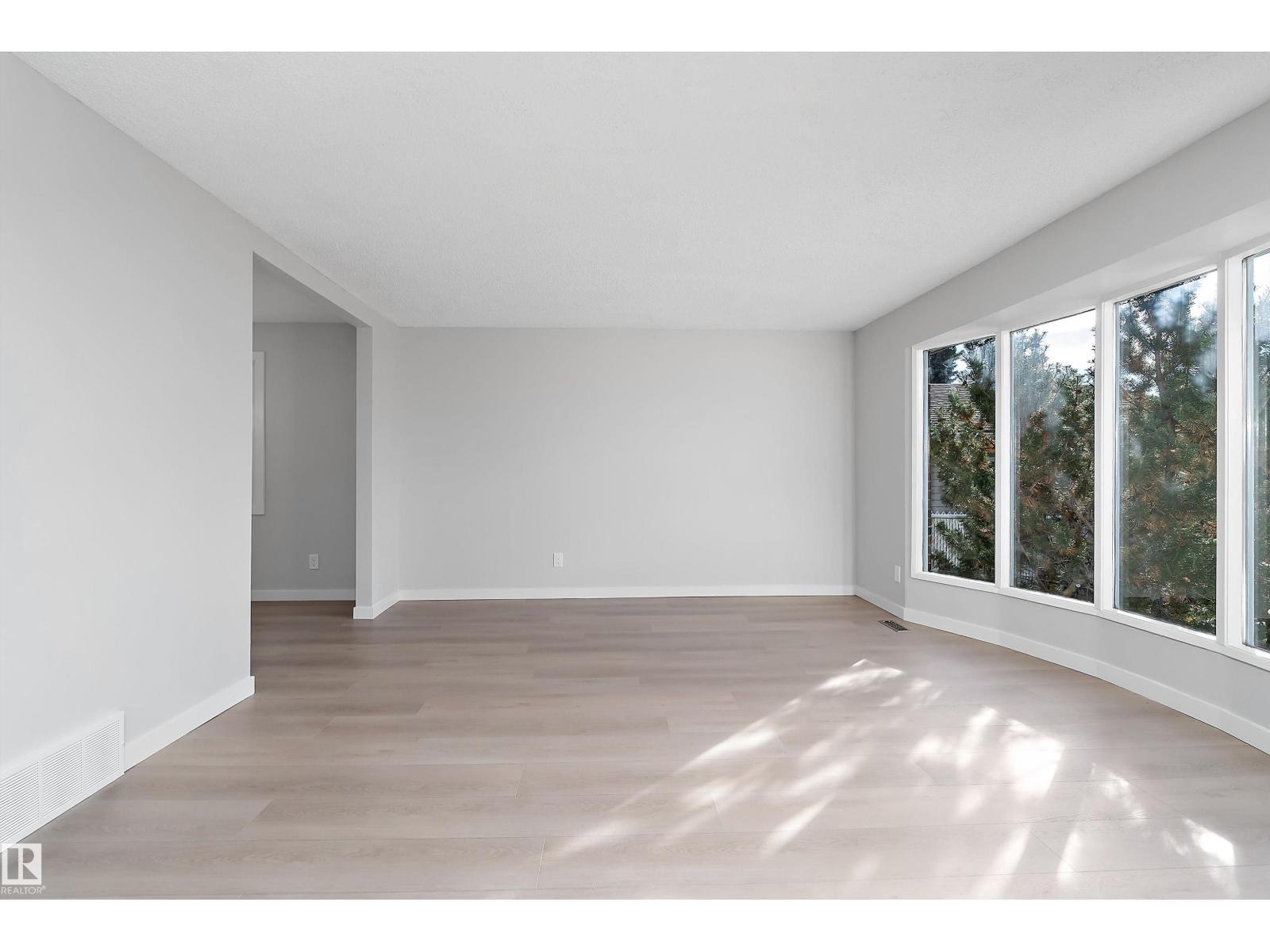 10928 34a Av Nw Property Photo 6
