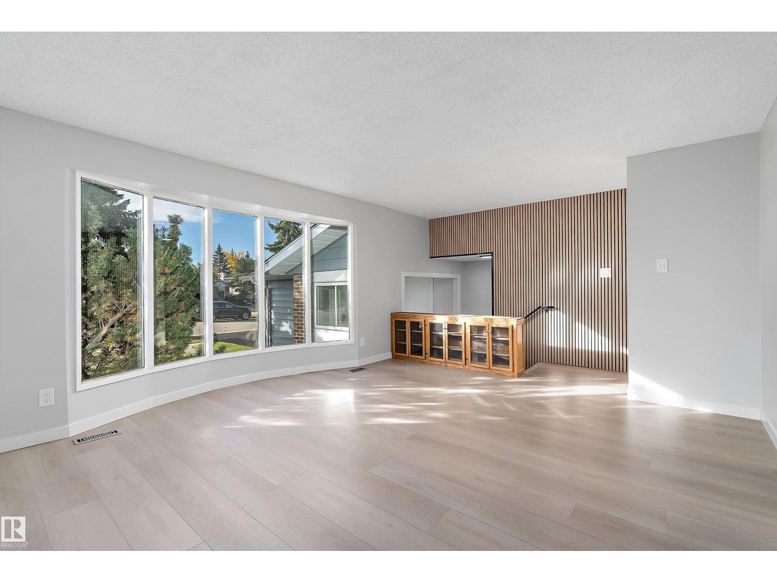 10928 34a Av Nw Property Photo 7