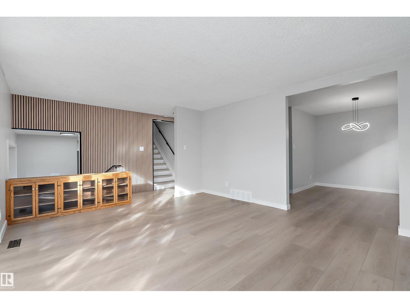 10928 34a Av Nw Property Photo 9