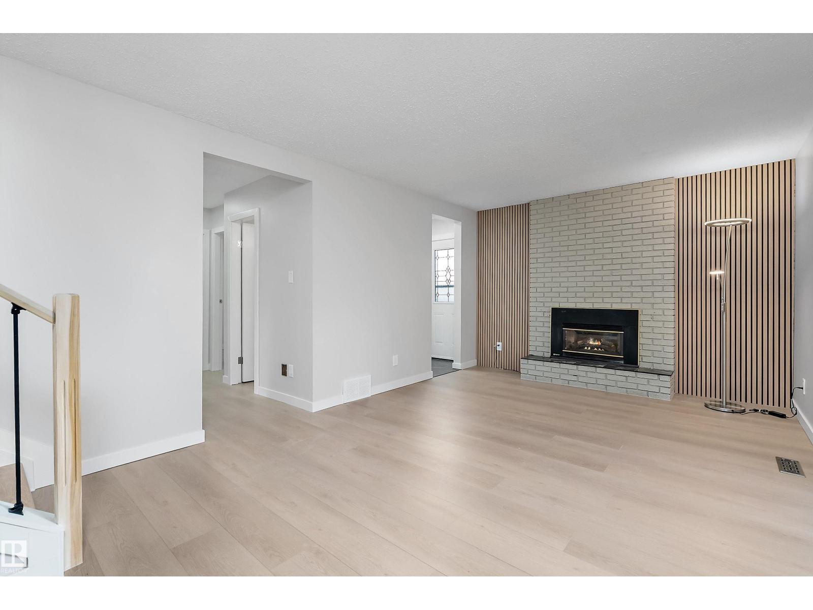 10928 34a Av Nw Property Photo 23