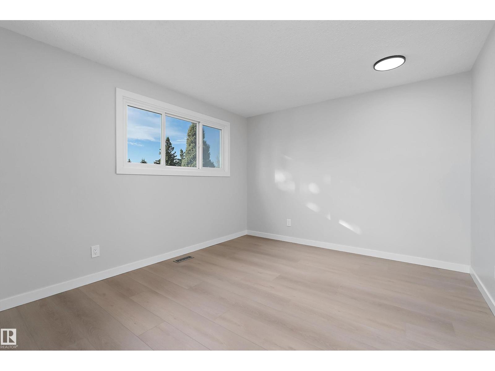 10928 34a Av Nw Property Photo 31