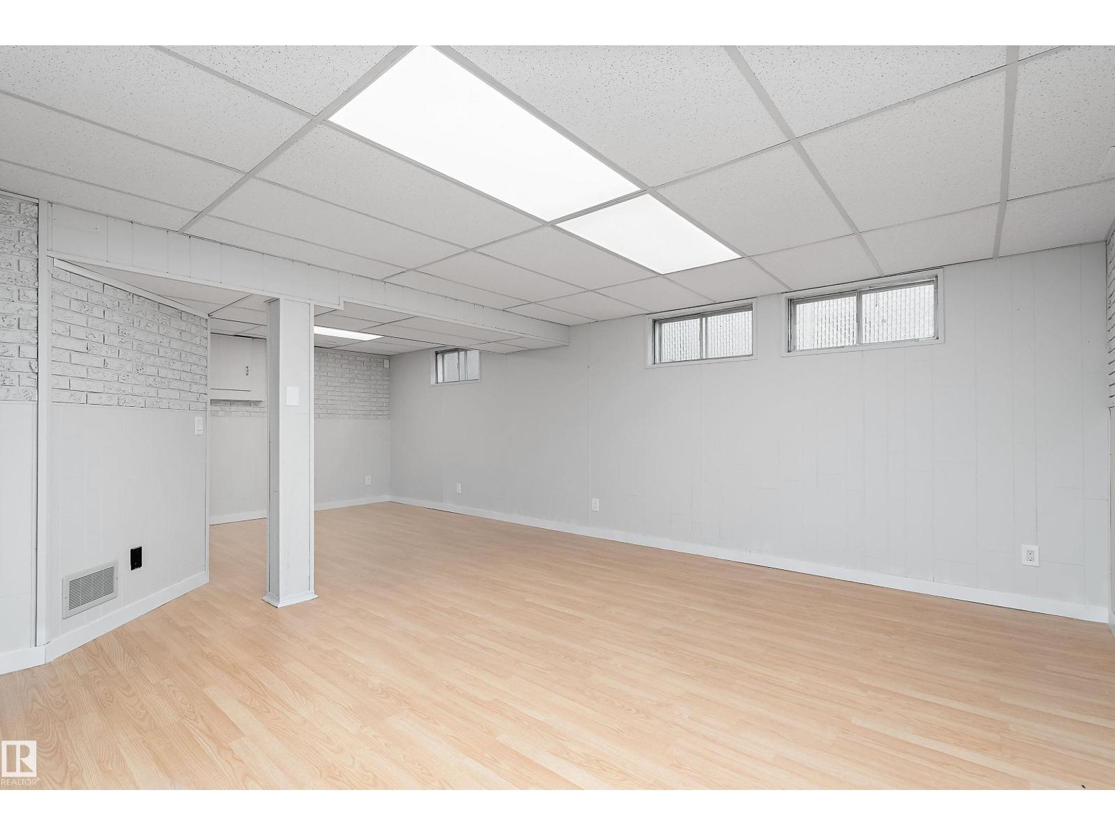 10928 34a Av Nw Property Photo 45