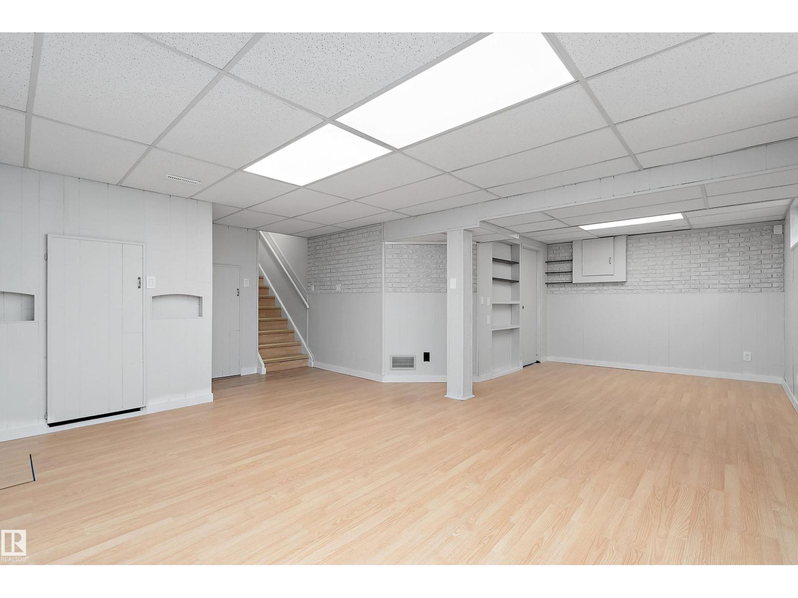 10928 34a Av Nw Property Photo 46