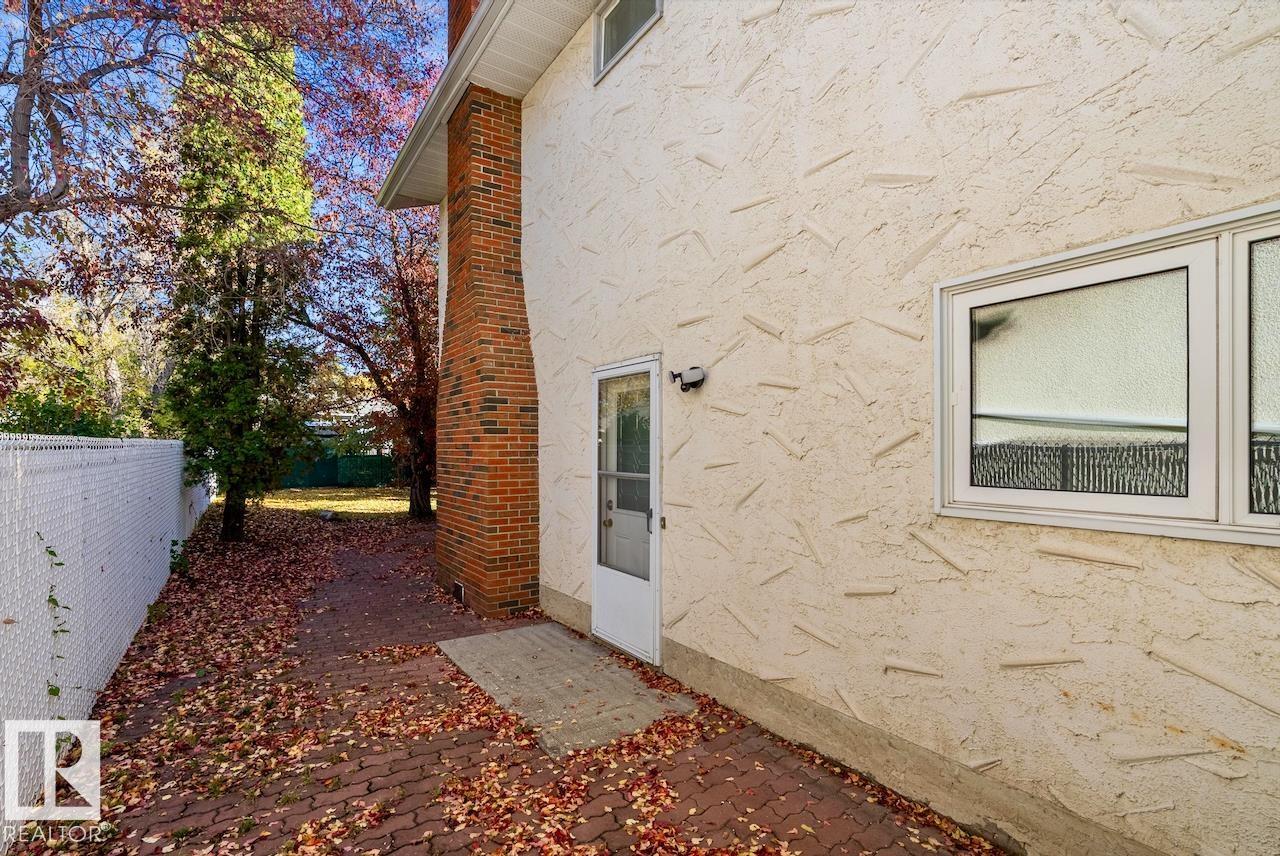 10928 34a Av Nw Property Photo 49