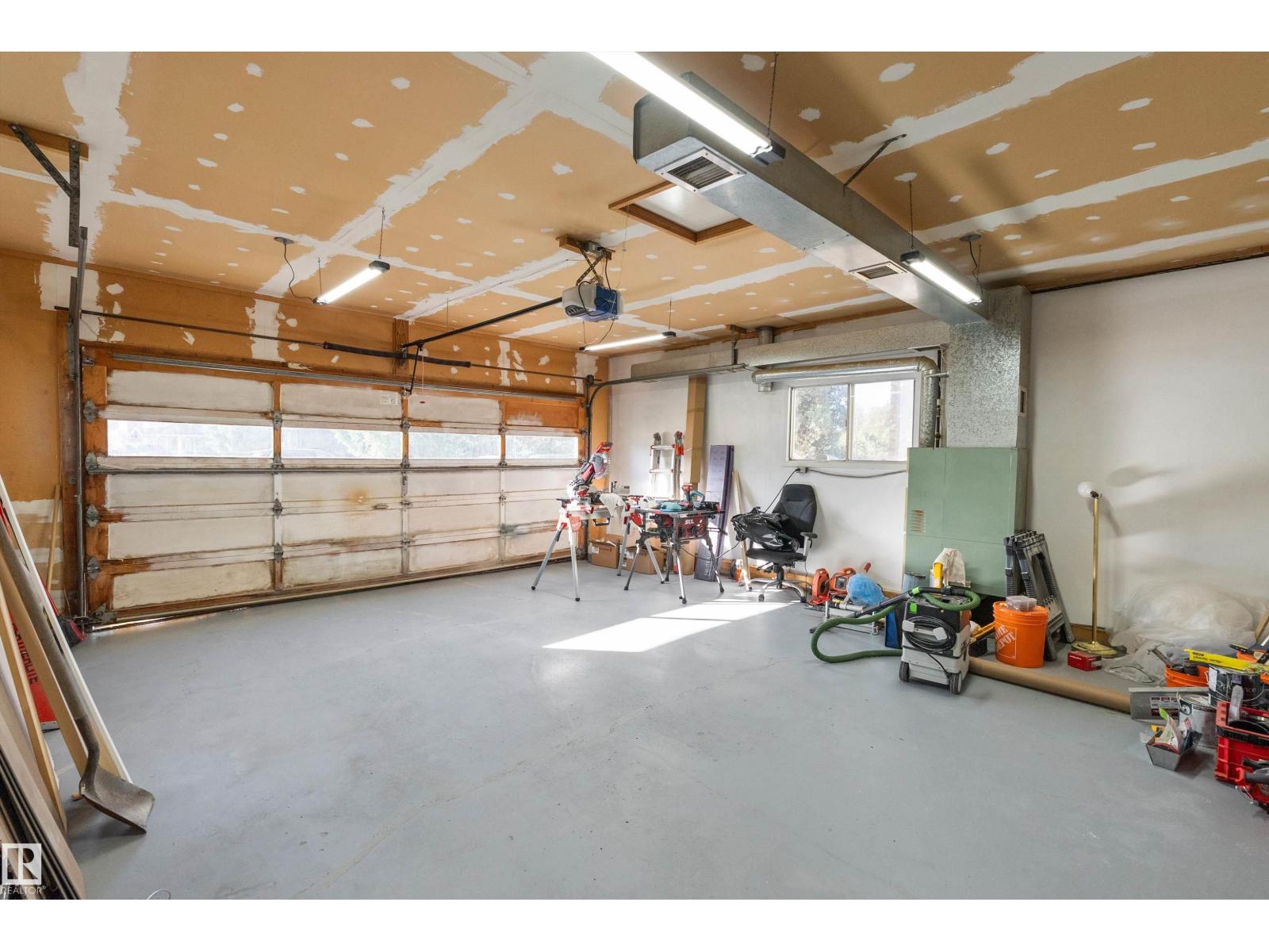 10928 34a Av Nw Property Photo 58