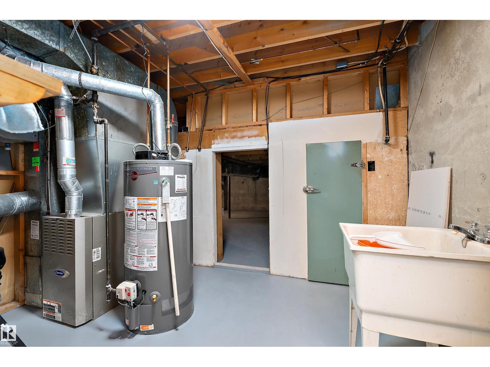 10928 34a Av Nw Property Photo 59