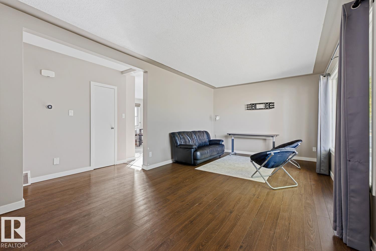 12235 51 St Nw Property Photo 6