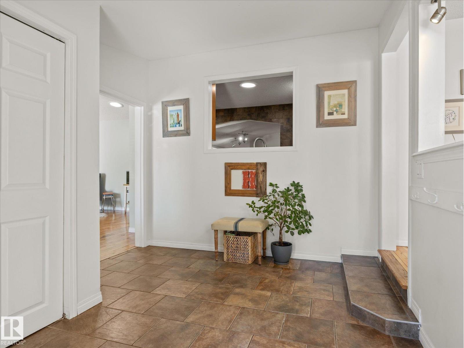 6804 94a Av Nw Property Photo 3