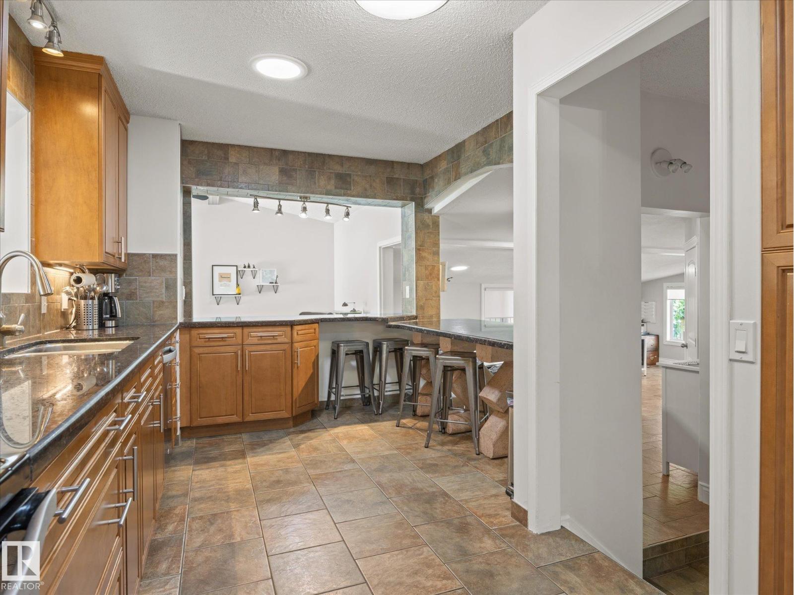 6804 94a Av Nw Property Photo 8