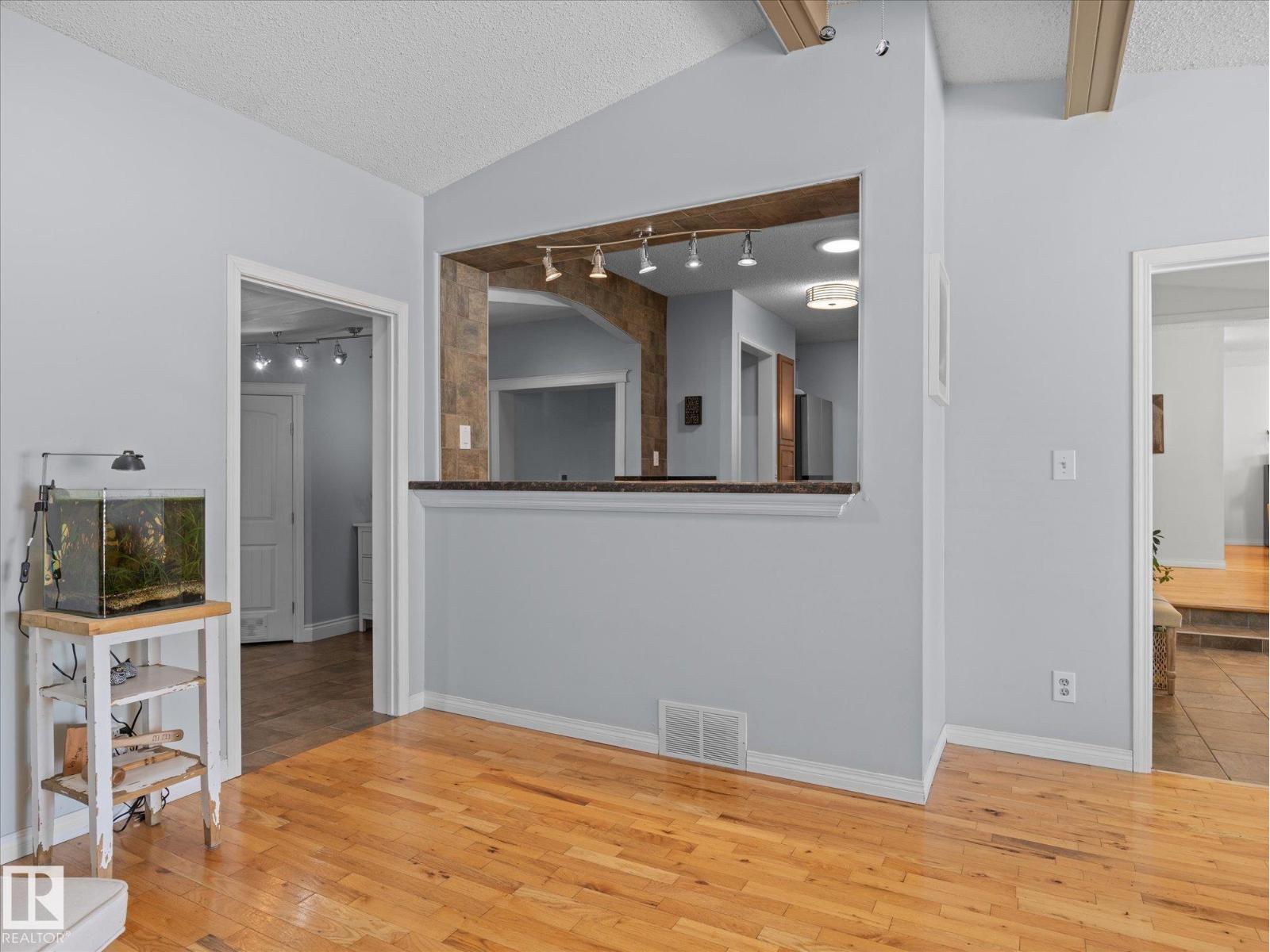 6804 94a Av Nw Property Photo 14