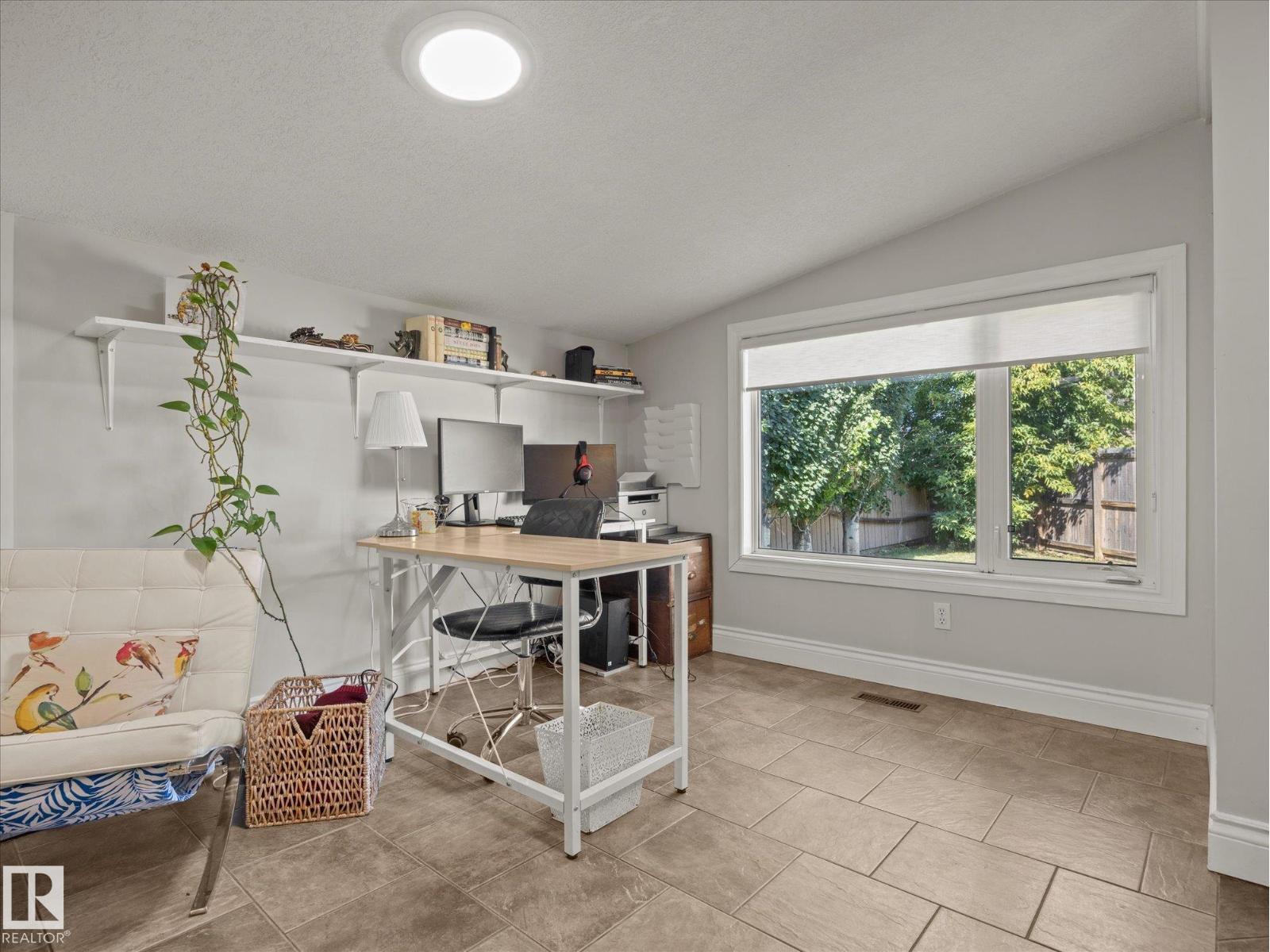 6804 94a Av Nw Property Photo 16