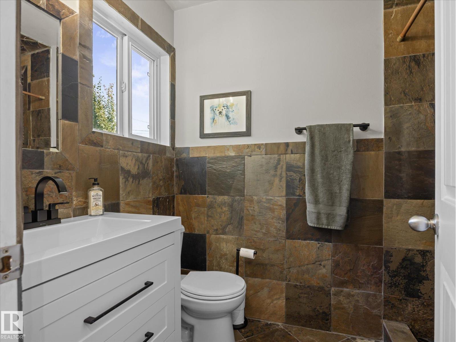 6804 94a Av Nw Property Photo 17