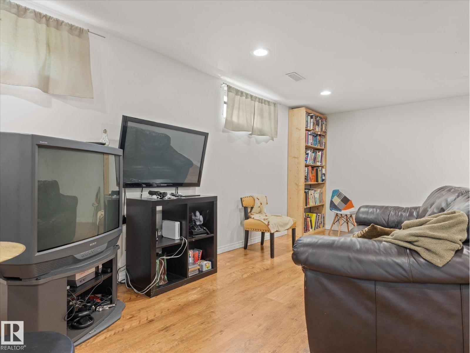 6804 94a Av Nw Property Photo 29