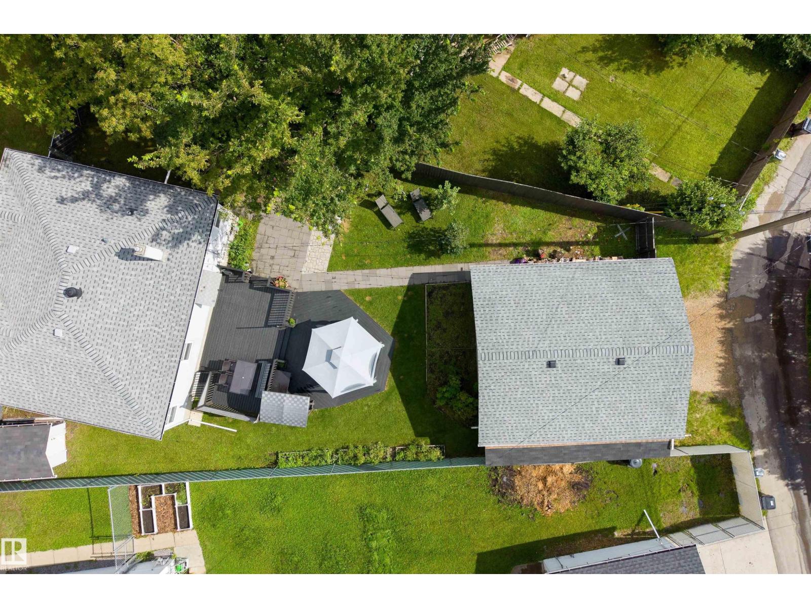 10994 135 St Nw Property Photo 1