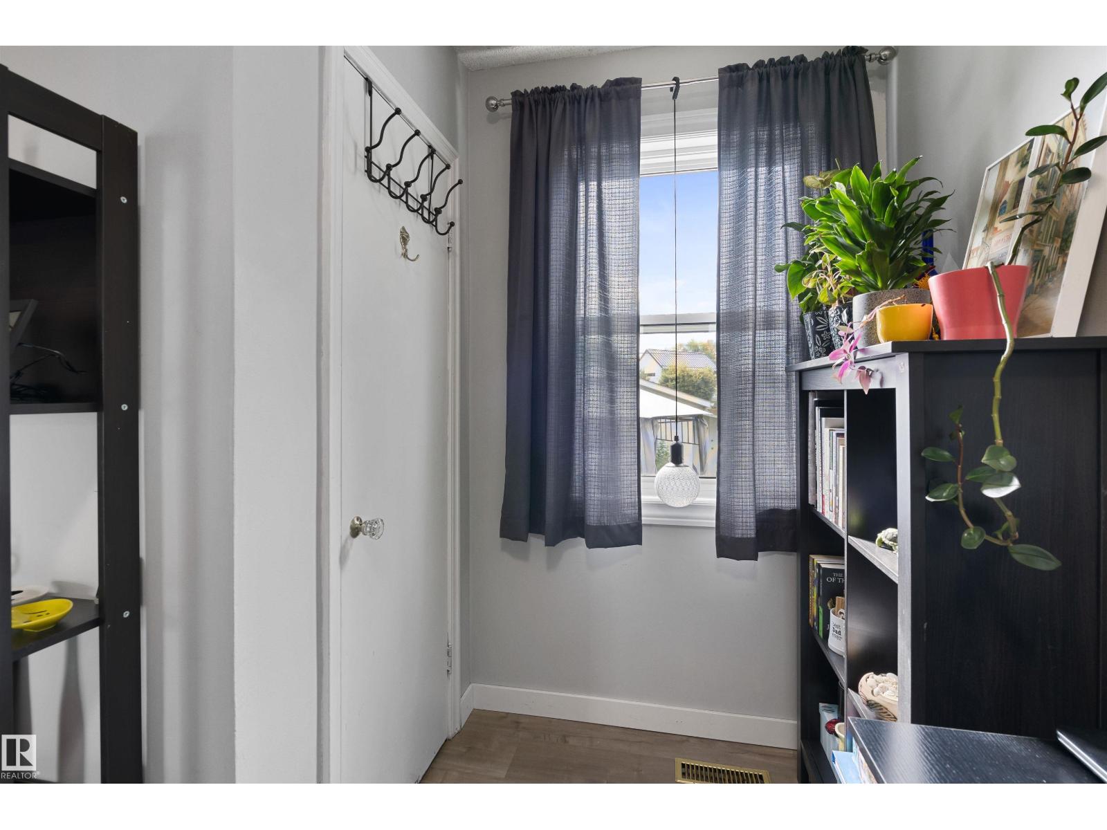 10994 135 St Nw Property Photo 15