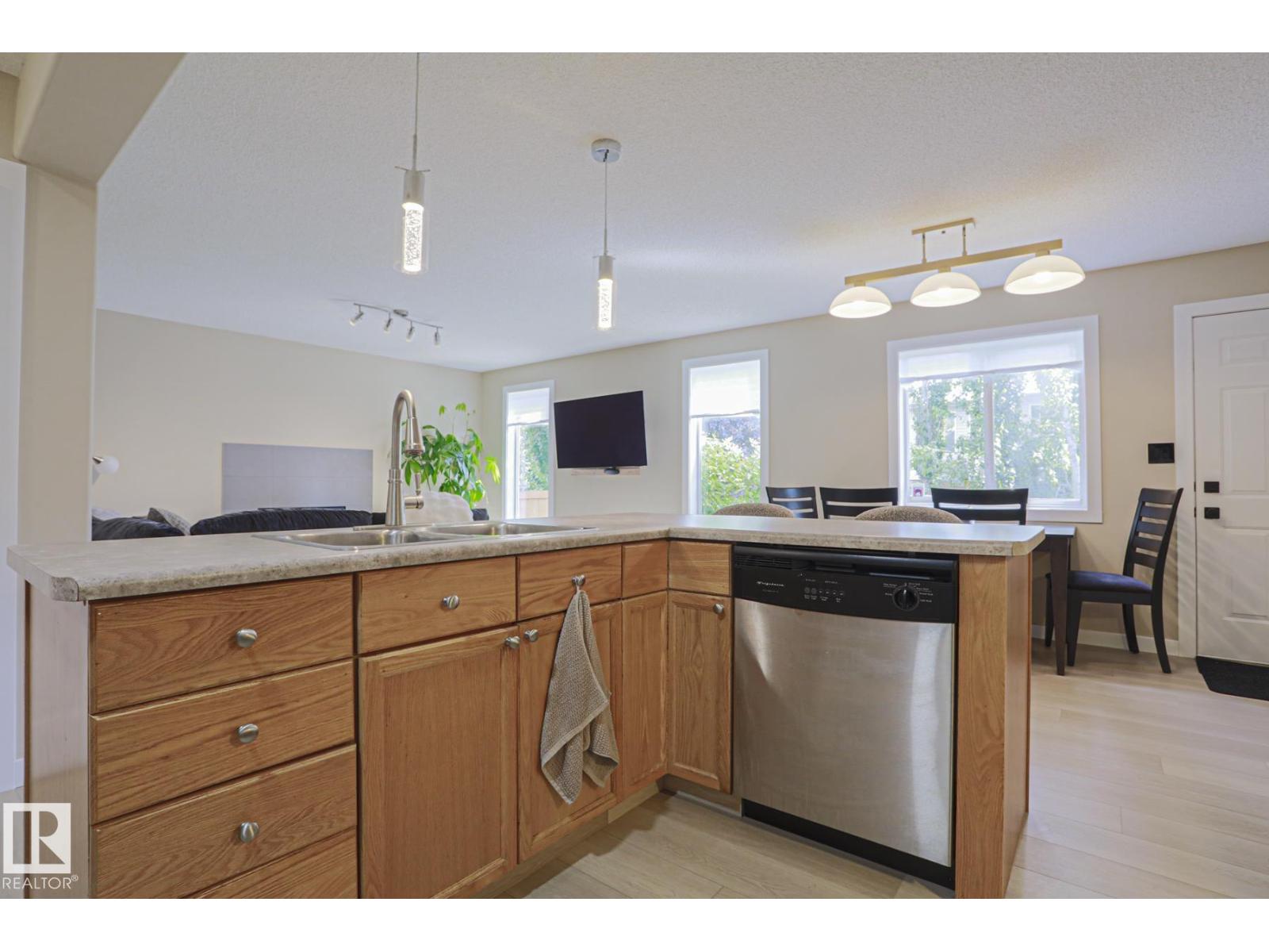 8 Erinwoods Pl Property Photo 2