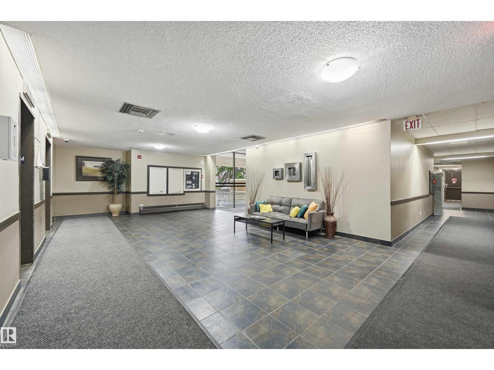 #205 10175 114 St Nw Property Photo 4
