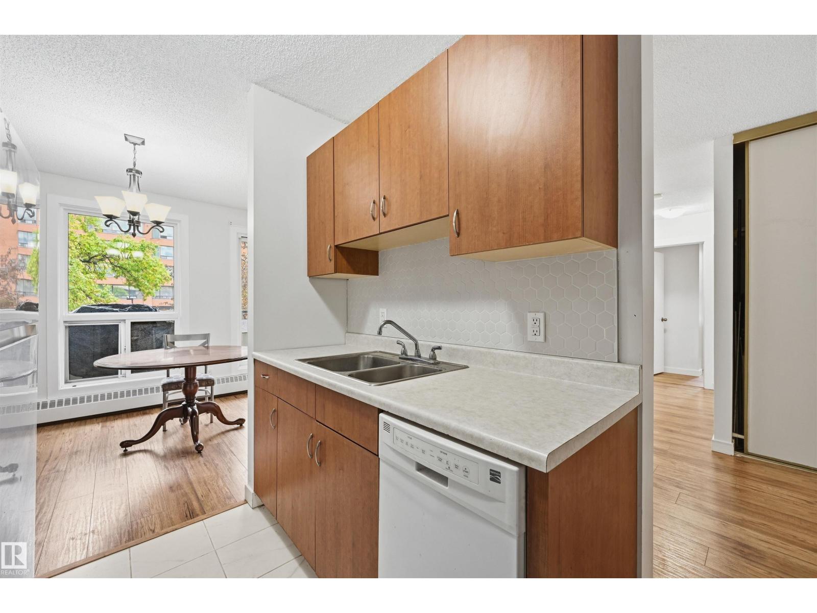 #205 10175 114 St Nw Property Photo 6