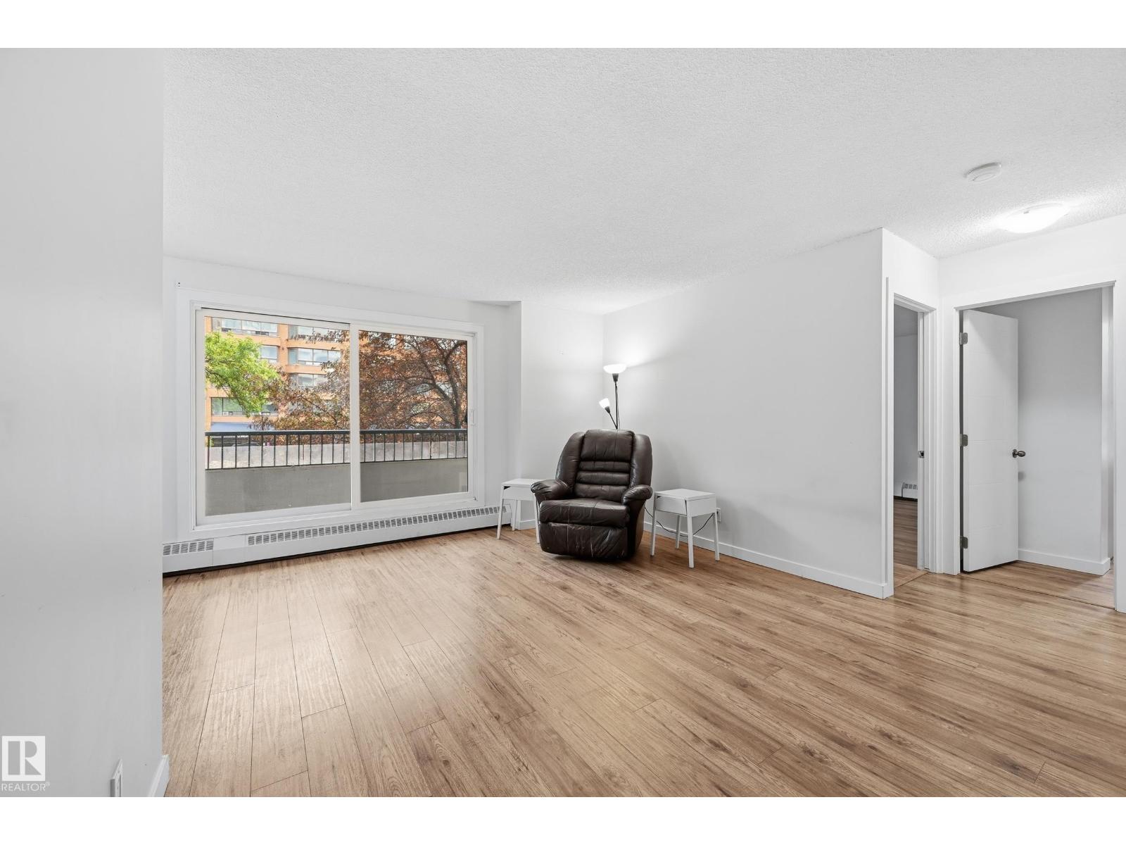 #205 10175 114 St Nw Property Photo 8