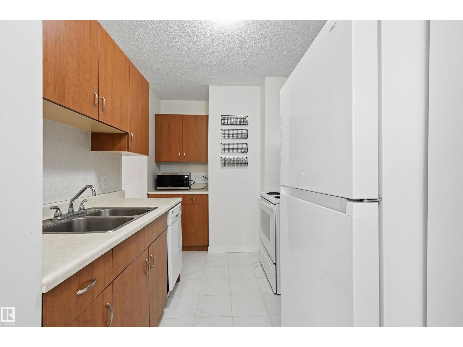 #205 10175 114 St Nw Property Photo 12