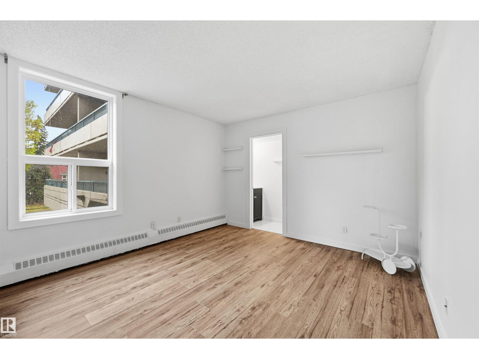 #205 10175 114 St Nw Property Photo 15