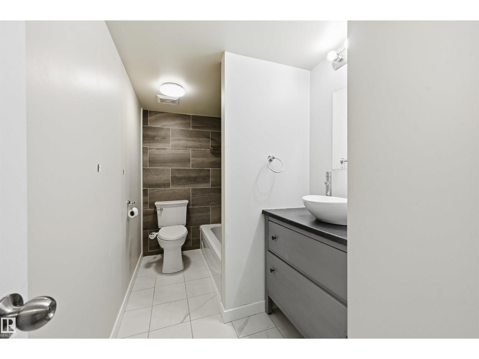#205 10175 114 St Nw Property Photo 23