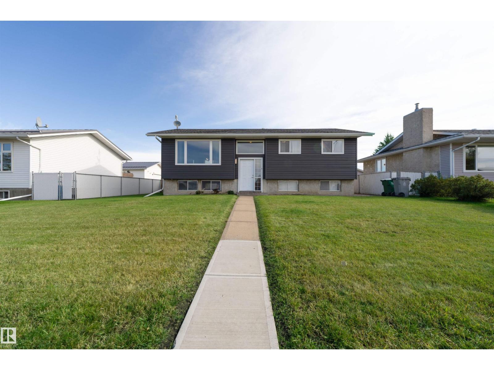 5019 46 St Property Photo 1