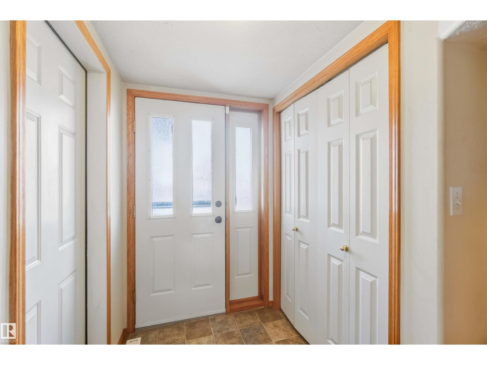 497 Kananaskis Dr Property Photo 3