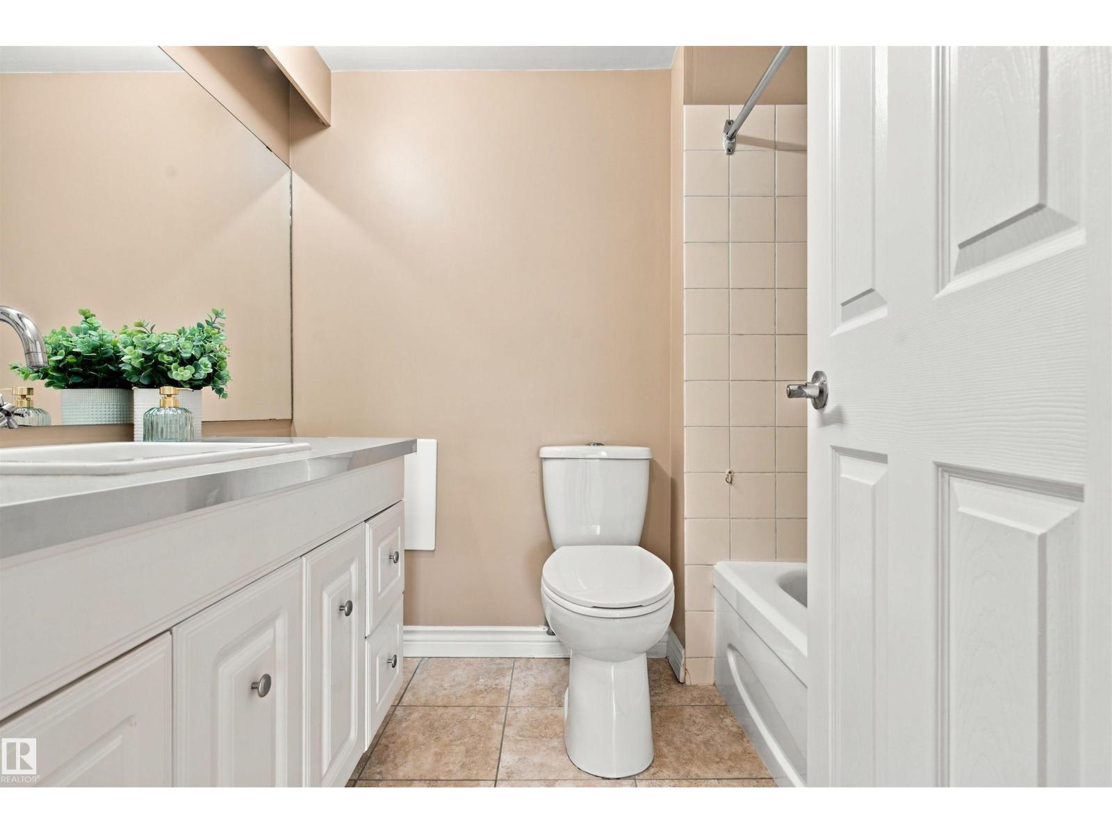 #1304 10149 Saskatchewan Dr Nw Property Photo 18