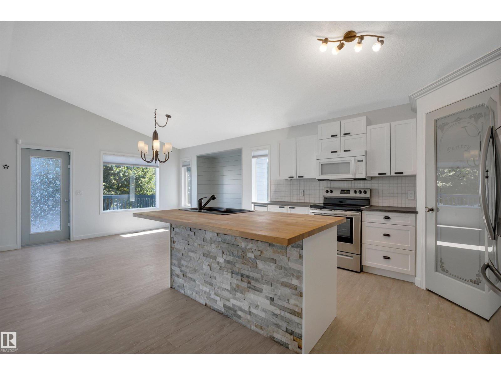 32 Meadowview Dr Property Photo 7