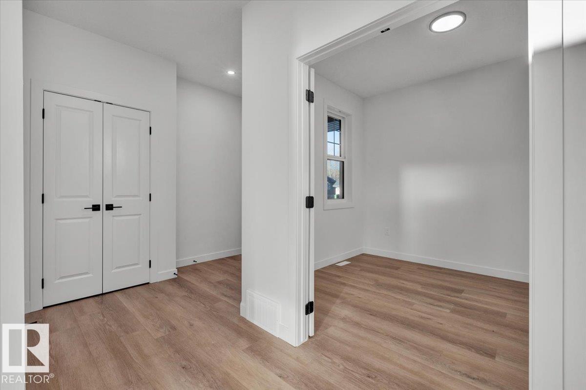 1115 Gyrfalcon Cr Nw Property Photo 8