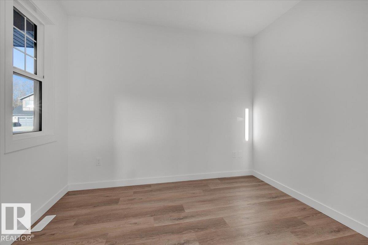 1115 Gyrfalcon Cr Nw Property Photo 32