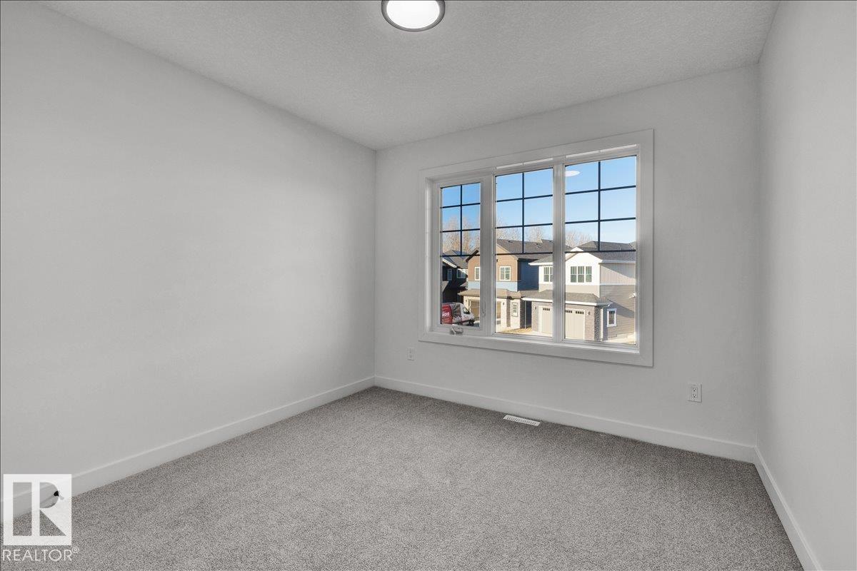 1115 Gyrfalcon Cr Nw Property Photo 33