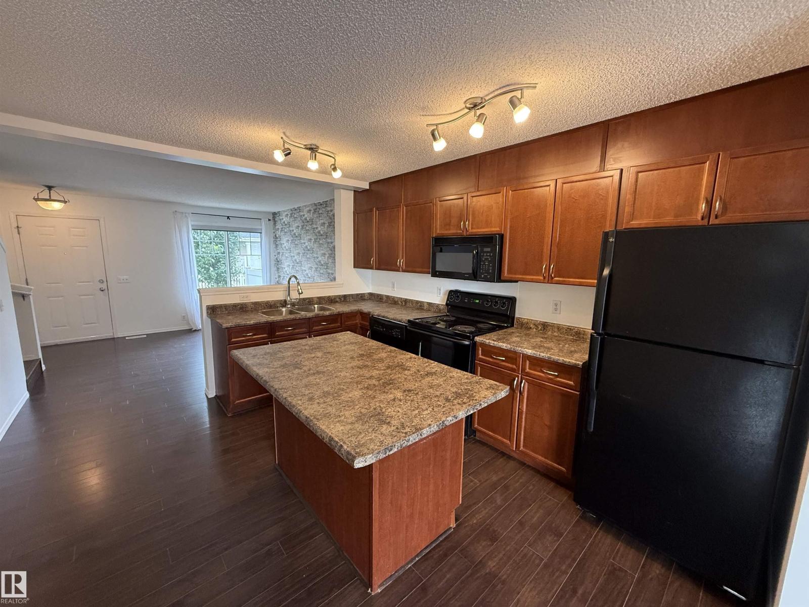 #8 3075 Trelle Cr Nw Property Photo 15