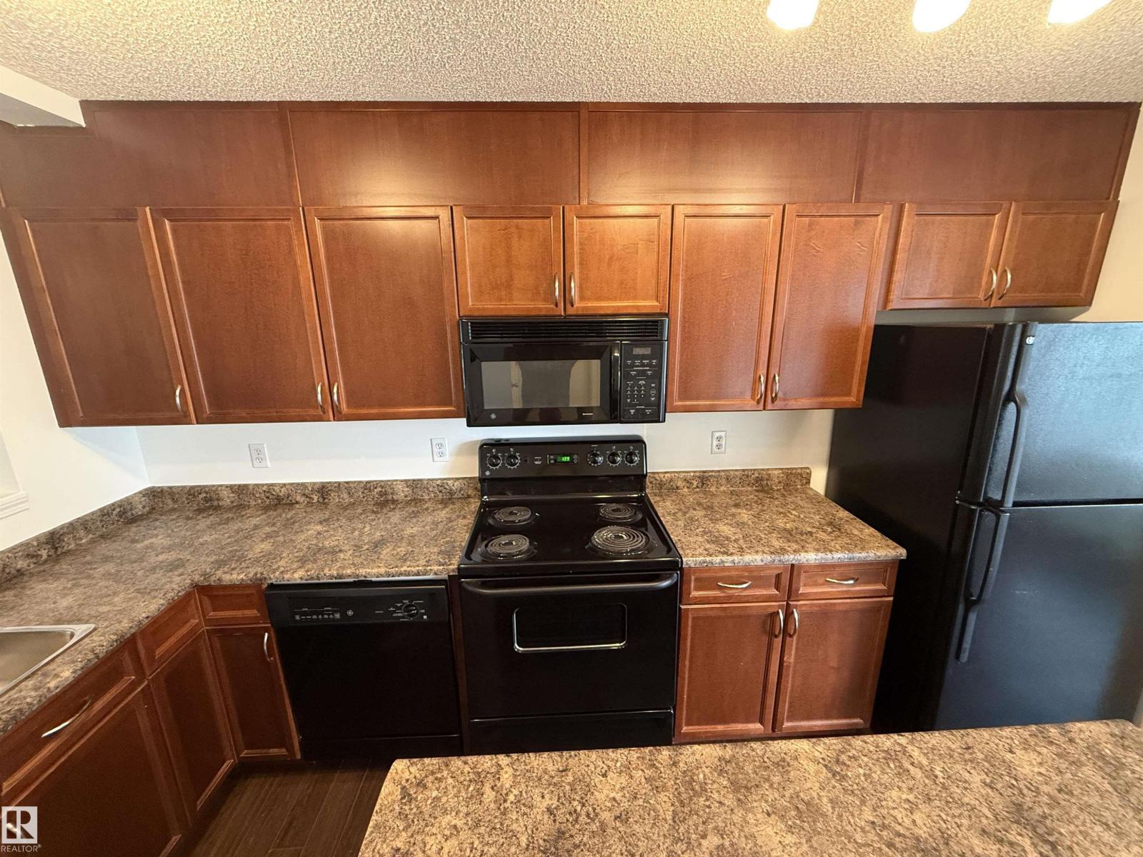 #8 3075 Trelle Cr Nw Property Photo 17
