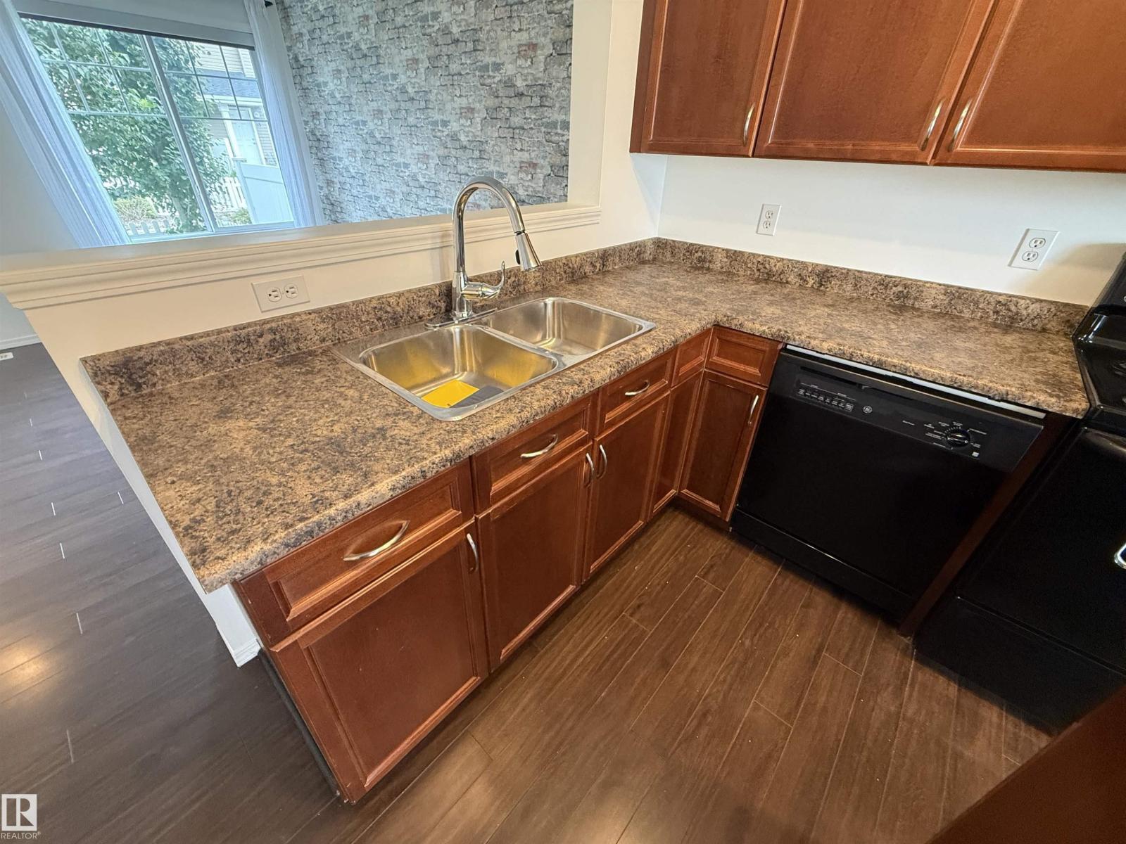 #8 3075 Trelle Cr Nw Property Photo 18