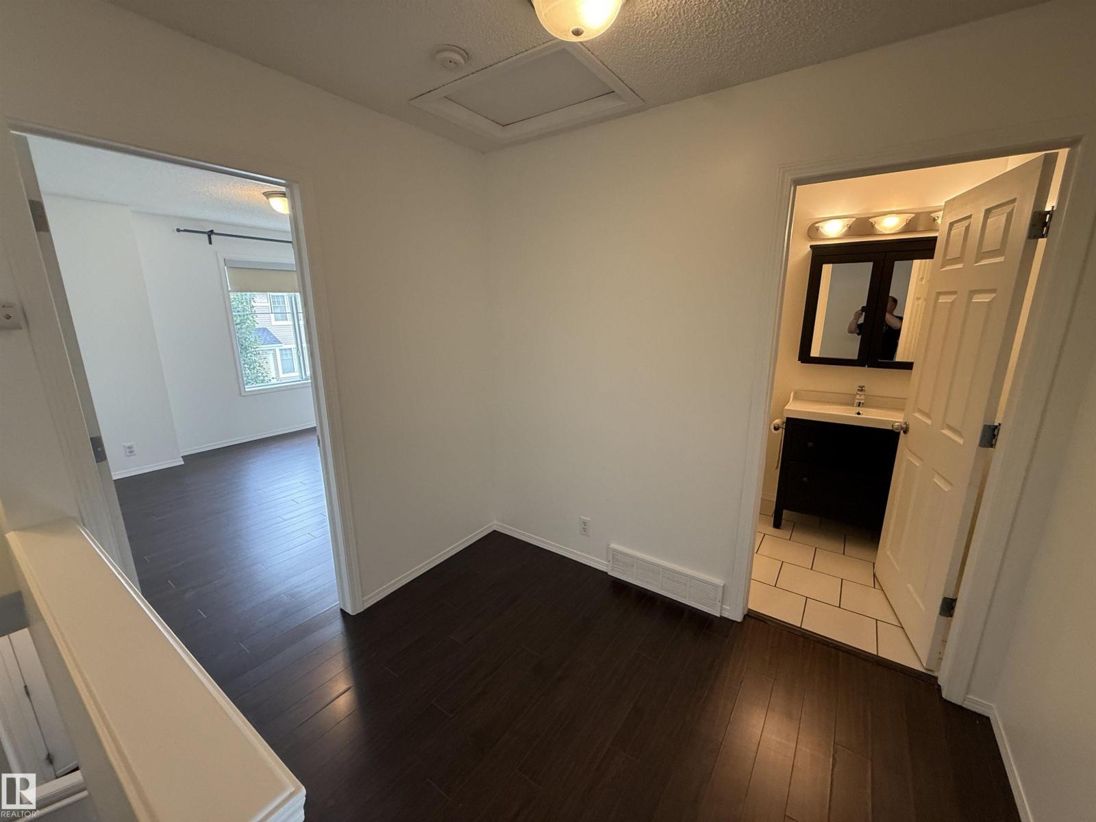 #8 3075 Trelle Cr Nw Property Photo 28