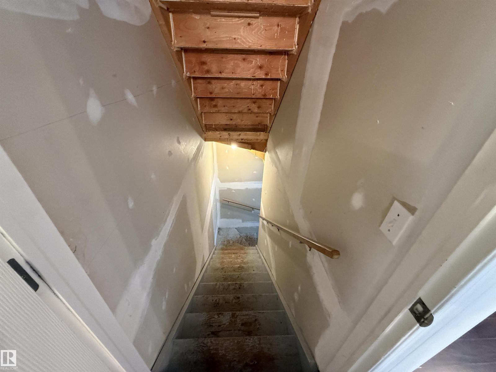 #8 3075 Trelle Cr Nw Property Photo 35