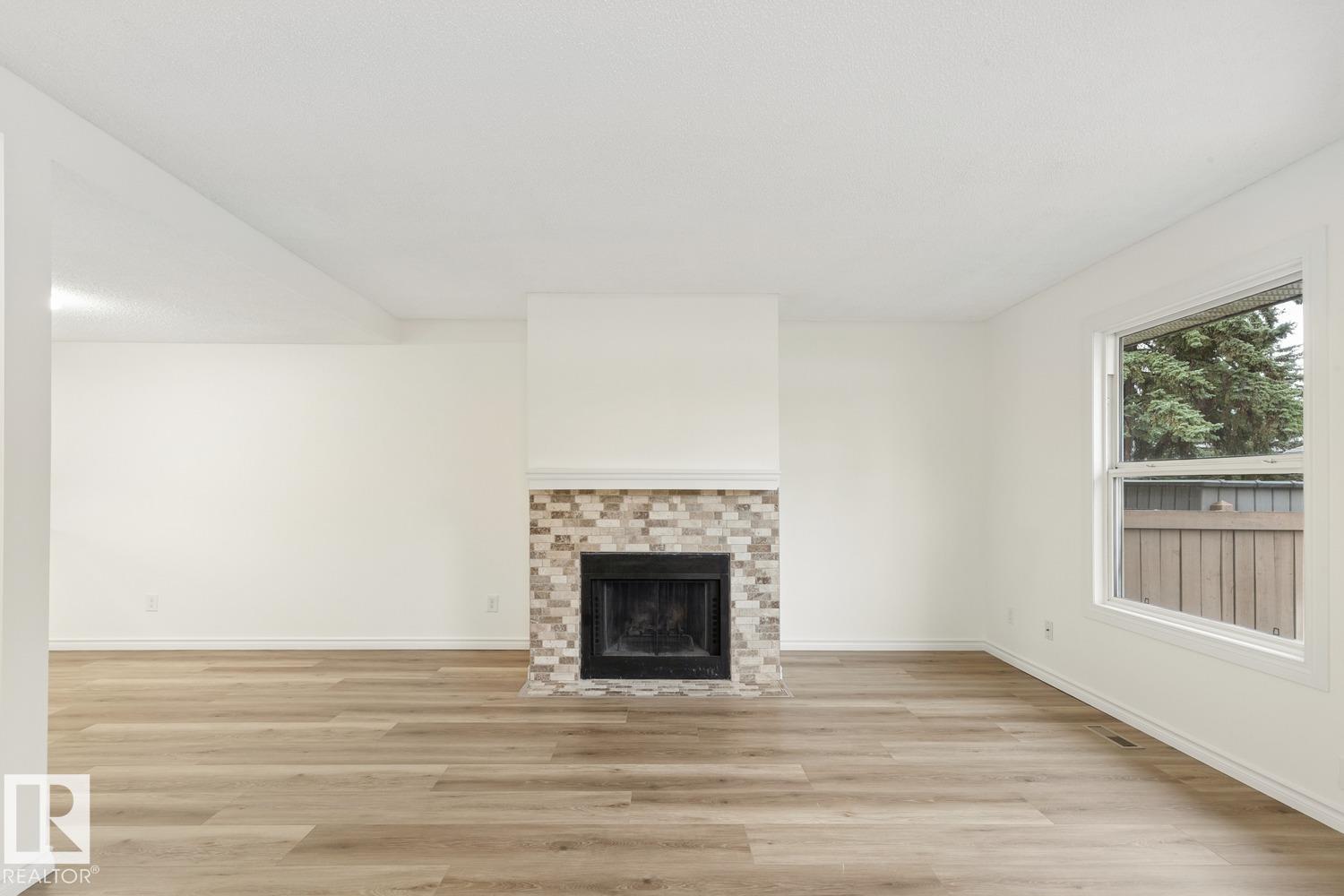 10475 24 Av Nw Property Photo 11