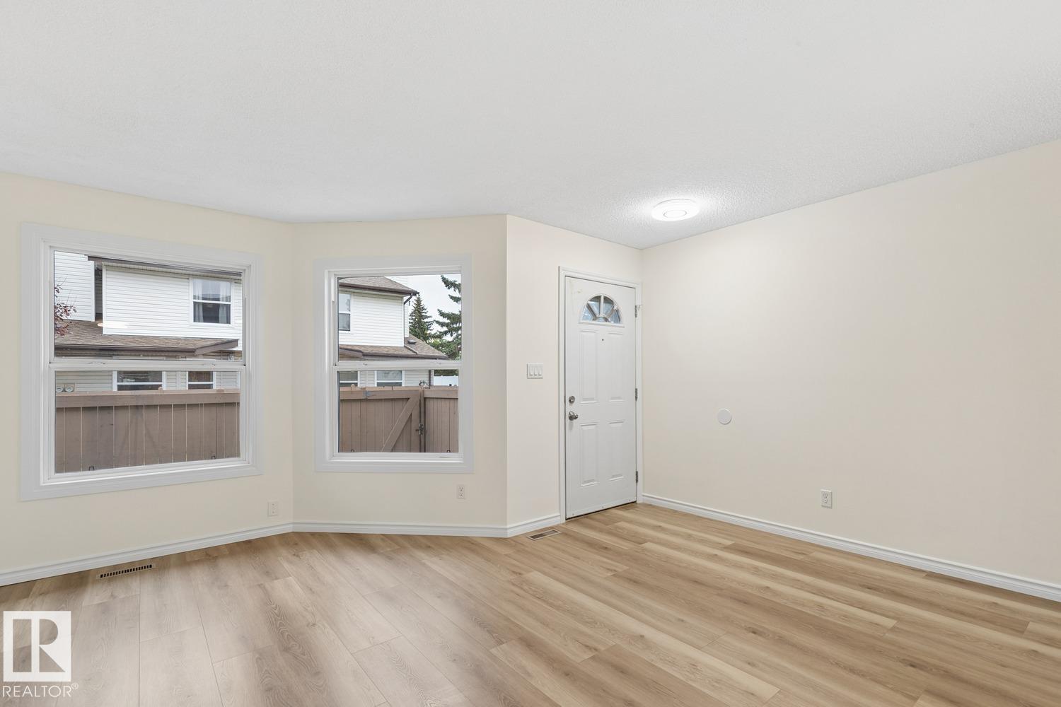 10475 24 Av Nw Property Photo 15