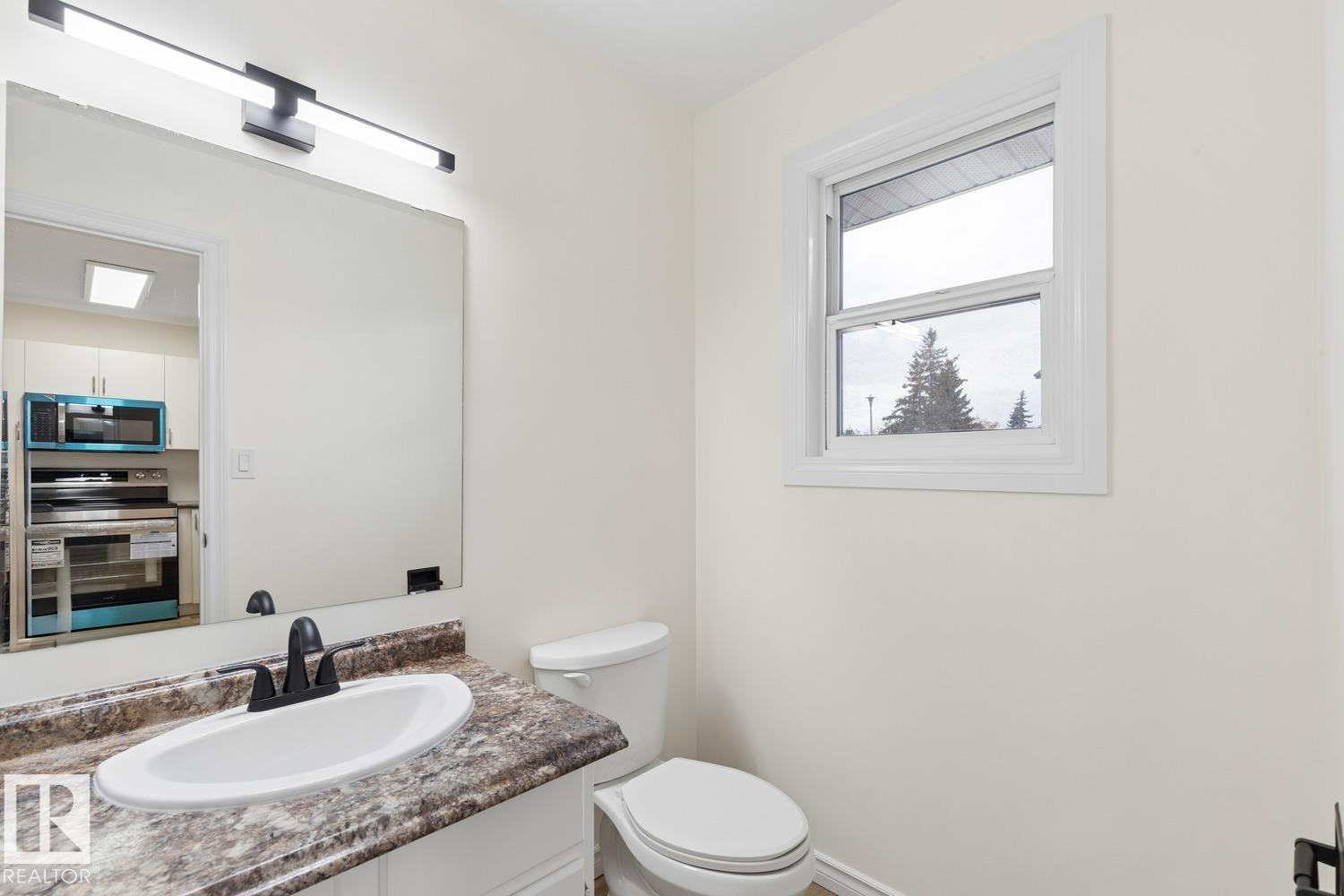10475 24 Av Nw Property Photo 16