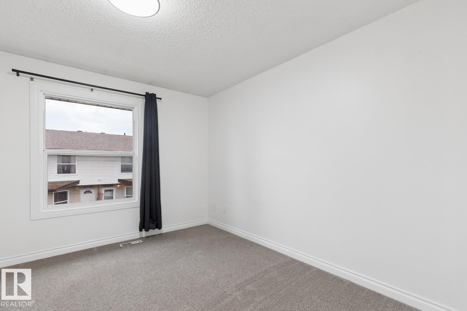 10475 24 Av Nw Property Photo 17